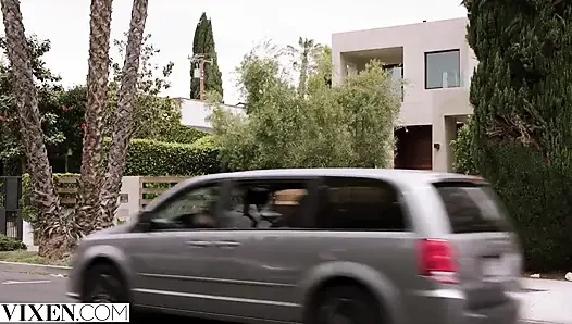 Vixen - Tori Black ve Caprice görebileceğin en ateşli üçlü grup sekste!