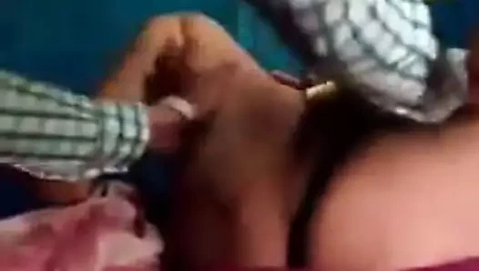 Desi aunty kedi yalama