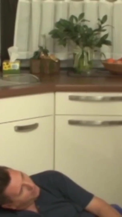 Волнующий момент из "Кухня после работы немецкое"