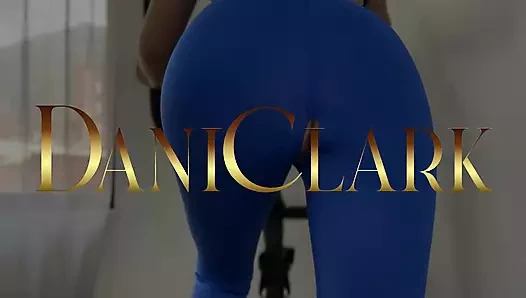 Spor salonundaki yeni kız arkadaşı tarafından sikiliyor