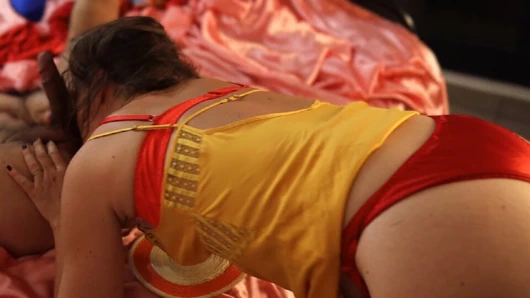 2251eo - Fransız amatör, kırmızı saten sutyen ve külot, çorap, göt yalama, gırtlağına kadar alma, amcık sikişi, edepsiz konuşma, boşalma