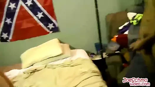 Büyük yaraklı zenci adam ateşli götünü sikiyor