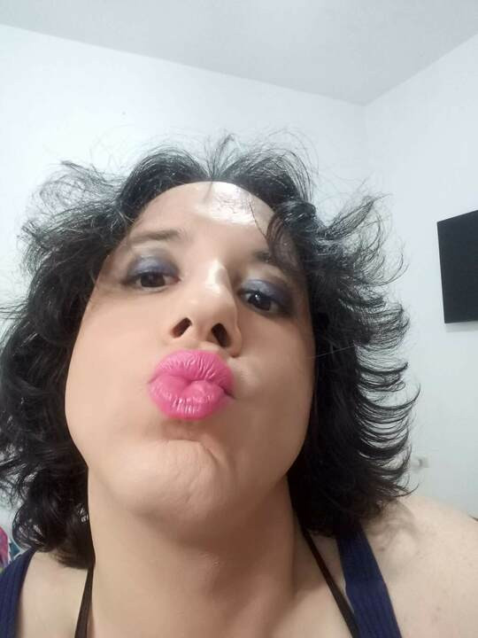 Yeni kadın kılıklı lara beyaz yarağı çırpıyor. crossdresser, femboy, travesti, transeksüel, tuzak, trans, travesti, kadın korkak