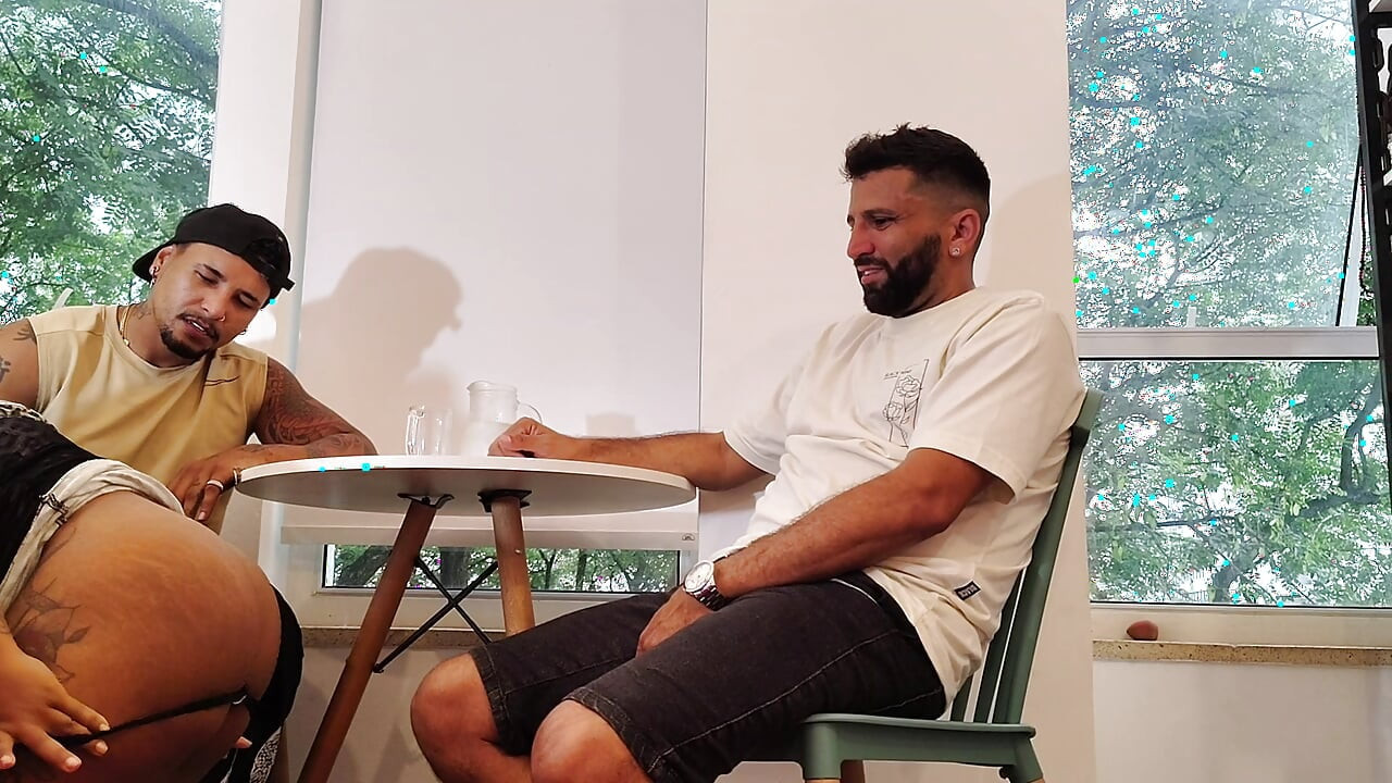 Dois Irmos Numa Entrevista Para Tiffany Montavani Sentou Pirocada Na an