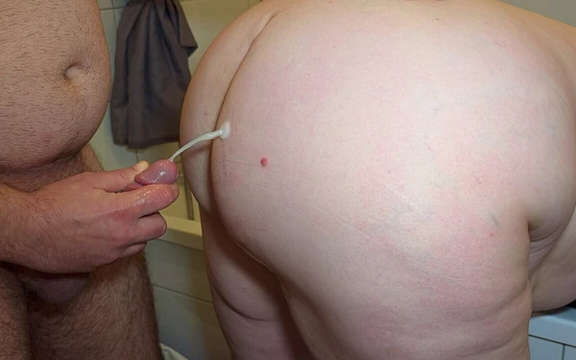 Мы оставили скучную вечеринку, и я трахаю грудастую мачеху