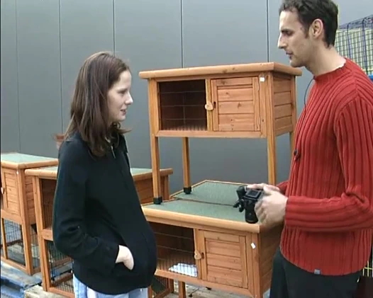 Edepsiz esmer Alman genç kızın yüzüne boşalmadan önce sikiliyor