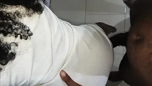 Calabar Kızı Büyük Zenci Yarağı Tarafından Sikiliyor