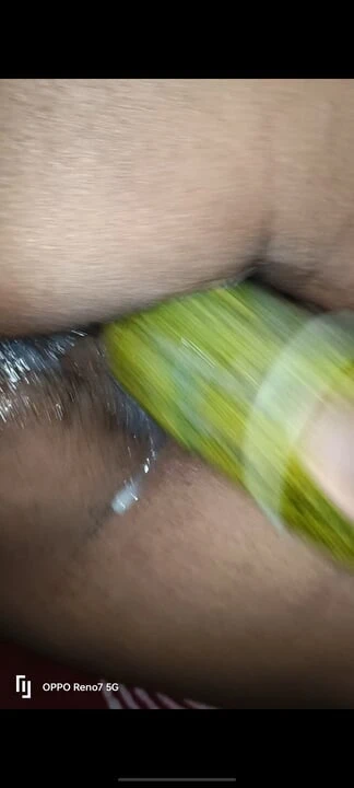 Bugün amcığıma 9 inçlik bir salatalık soktum.