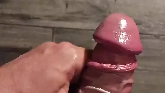 Yarak üzerinde ayrı taşaklar, dölü mahvetmek için bir top sıkma