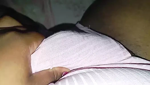 Büyük yaraklı üvey oğlumu beni boşaltana kadar baştan çıkarlıyorum