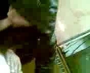 Oralbitch içinde deri ceket yalıyor ve berbat çük yaşlı adam