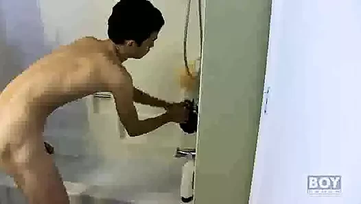 Seksi genç kız ilk kez kamera önünde mastürbasyon yapıyor