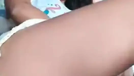 Olgun gösterme kedi üzerinde kam