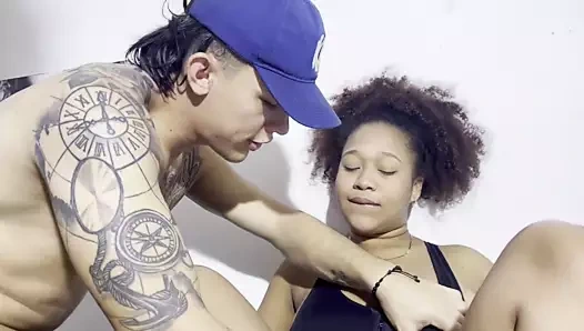 Kız arkadaşımın mastürbasyon yapmasına yardım ediyorum