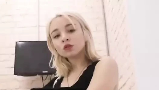 Ev nazik büyüleyici striptiz