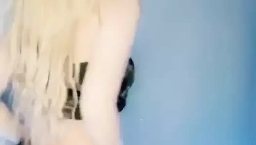 Harika götüyle twerk yapıyor