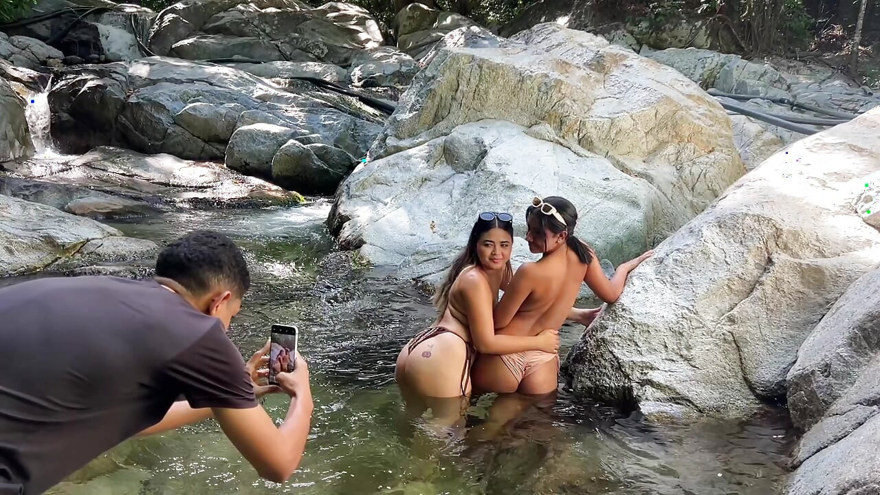 2 Latina swallow 2 cocks of strangers in the middle of the forest