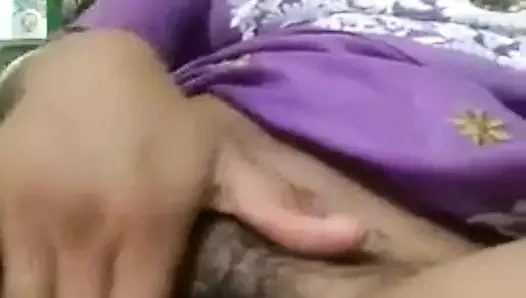 Sıcak ince kız Mastürbasyon ile sebze