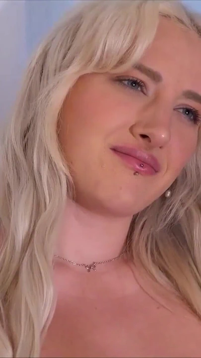 Senin için ıslak kaldım dede! Dolly Sunflower beautyandthesenior'da | Klip 1