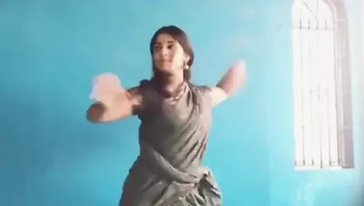 Kavya suresh sıcak dans