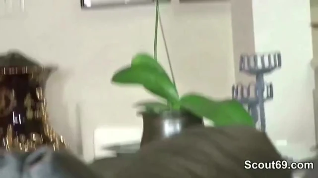 Sıcak milf ajan ayartmak yabancı için sikme ona