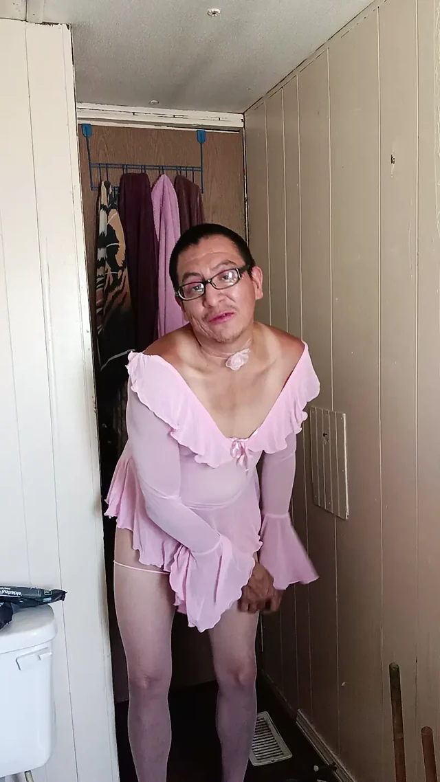 Pembe Kıyafet