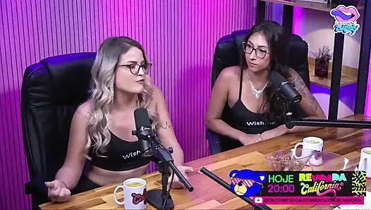 İki ateşli kız edepsizce konuşuyor - bruna carlos ve luciana picchi