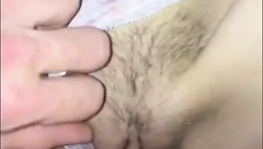 jebe joj pickicu dok je u gacicama