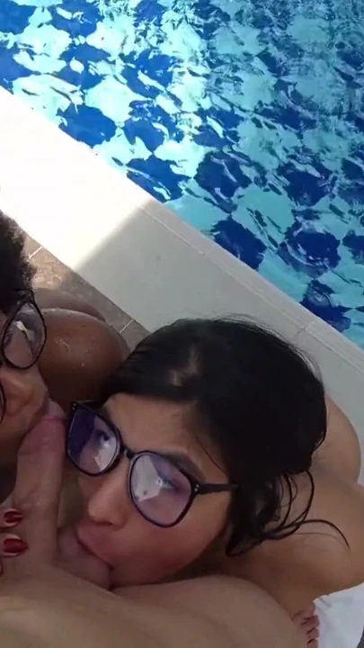 Teil 1… im Pool… ein Tag mit meinem Freund, Sonne und Sex geniessen, sie spritzen uns die Gesichter voller Milch – nicht verpassen! | Clip 1