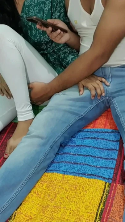 Üvey kız kardeş Priya'nın en sıkı götüyle ilk anal seksi | Klip 1