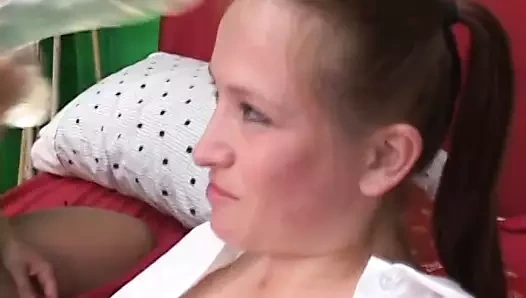 iki seksi genç lezbiyen içinde ekose etek dolgun her diğer amcık