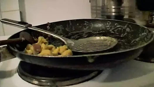 İyi görünümlü alman bebek gözleri bağlıyken sert sikiş alır