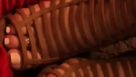 Al yoksa kırarım -kadın egemenliği topukla muamele-