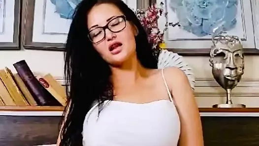 HellenDesire videosu