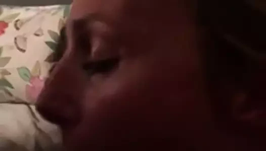 amatör sarışın derin boğazlı