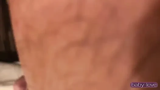 Facecum ilk kez, boyish kısa saçlı güzellik bir yaramaz anı tam bir kaosa dönüştürüyor
