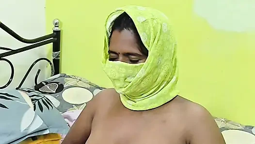 Hintli iki arkadaşı tarafından sikiliyor