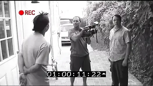 Genç esmer büyük bir yarak yiyor