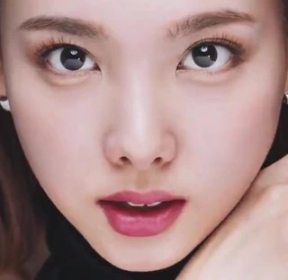Nayeon'un boşalmaya hazır yüzü