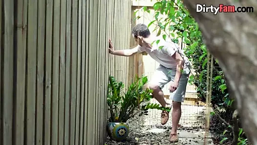 Busty esmer kardeşler almak becerdin tarafından kuzen ile büyük horoz