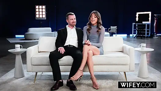 Evli kadın çarpıcı formda ateşli evli kadın Jessie kocasının önünde büyük zenci tarafından genişletiliyor