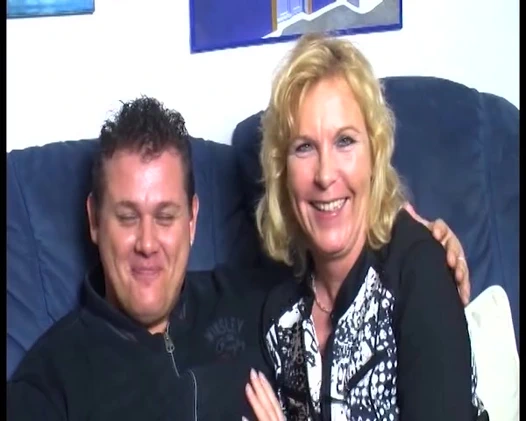 Dörtlü evli kadın eş değiştirenler ve büyük memeli kadınlar