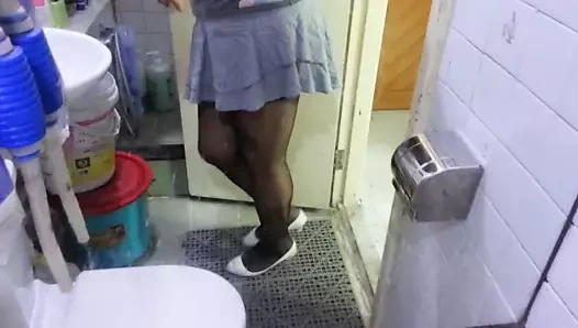 Siyah külotlu çorap teaser 24 ile beyaz patent pompaları