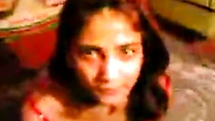 Seksi ve sevimli neha'nın göğüsleri amca tarafından okşandı