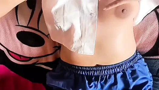 Utangaç latin kız baştan çıkarılıyor ve sert sikiliyor