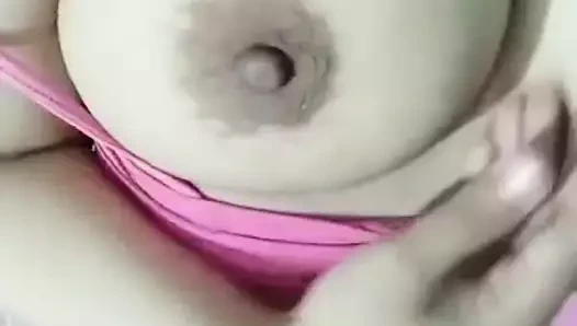 Üvey kardeşim bir hediye istiyor ve ona lezzetli bir oral seks yapıyorum