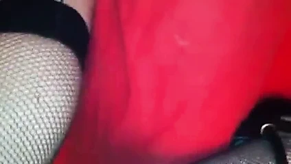 chloe se dilates avec son gode