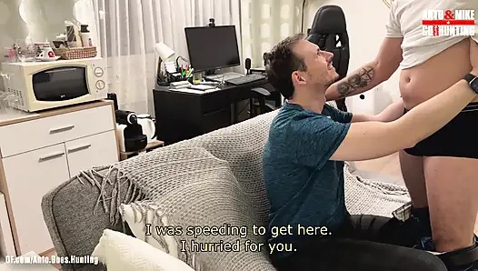 Heteroseksüel Evli Komisyoncu Iş Sırasında Mike'a Mesaj Attı - Baskın Bir Kanepe Buluşması Takip Etti