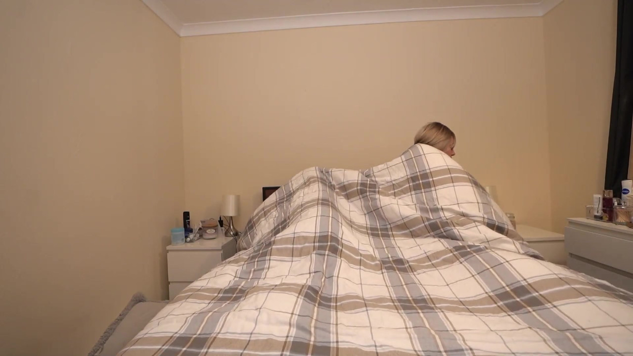 Big Butt Stepmom Shares Bed With Stepson During Cold Night