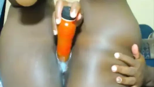 Şişman siyah Kolombiyalı onu büyük pembe ve kremsi amını dildoing